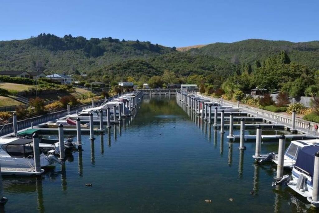 The Fantail Couples Retreat Apartment Kinloch Exterior photo