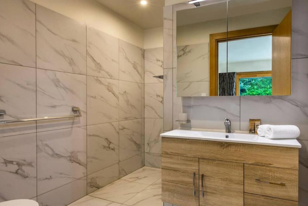 The Fantail Couples Retreat Apartment Kinloch Exterior photo